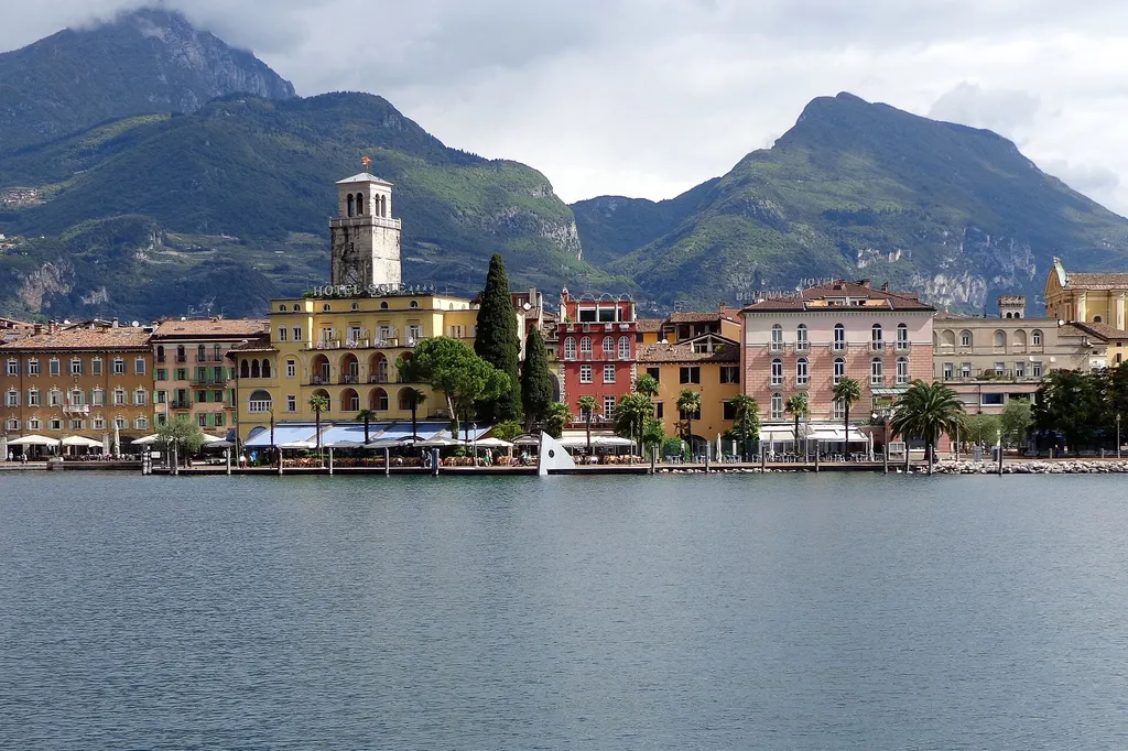 Riva del Garda i wodospad Varone