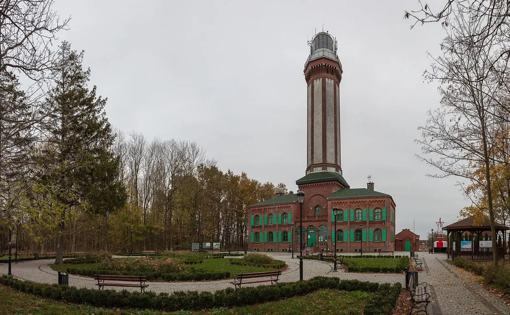 Latarnia w Niechorzu i kolejka wąskotorowa