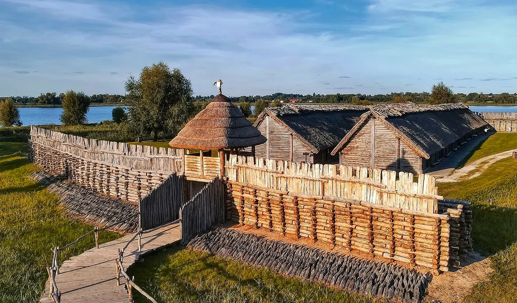 Rezerwat archeologiczny w Biskupinie