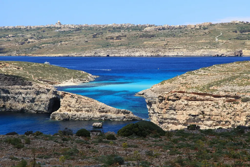 Błękitna Laguna, Comino