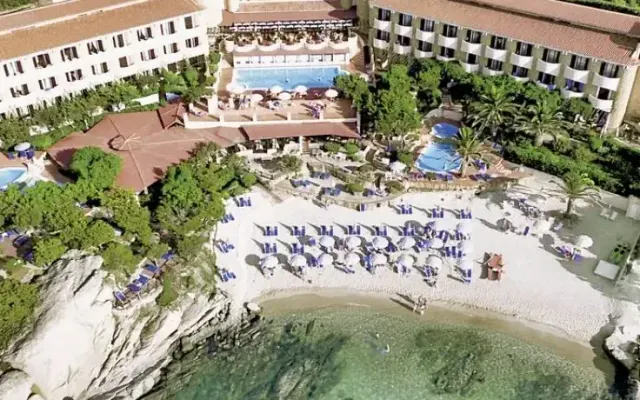 Smeraldo Beach Hotel, Baia Sardinia (Sardynia)