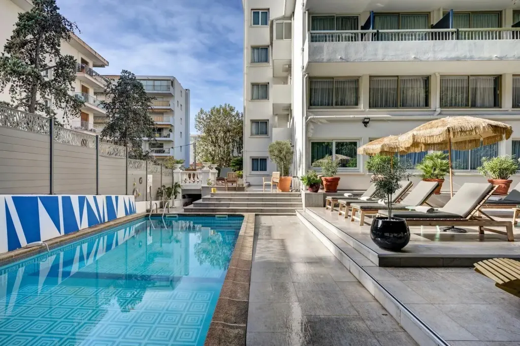 Juliana Cannes, Cannes (Lazurowe Wybrzeże)