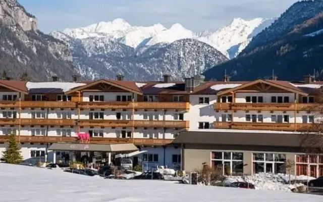 elaya hotel steinplatte, Waidring (Tyrol)