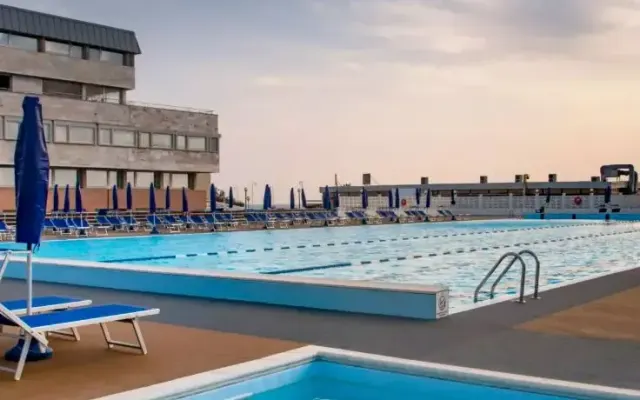 Grand Continental, Tirrenia (Toskania)