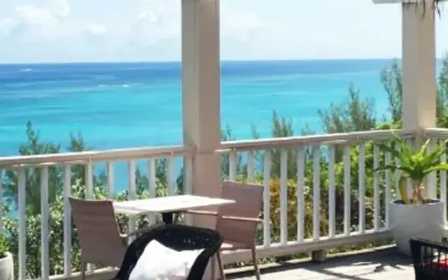 A Stone'S Throw Away, Nassau (New Providence)