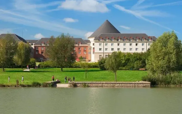Grand Magic Hotel (ex Magic Circus), Magny-Le-Hongre (Paryż)