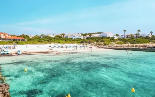 Globales Cala'n Bosch, Cala en Bosch (Minorka)