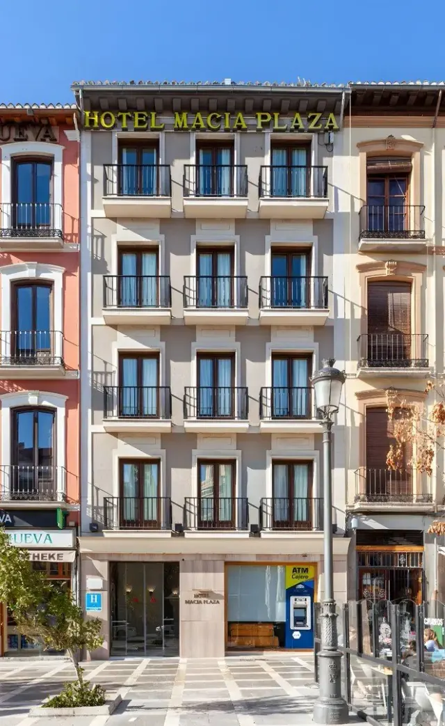 Macia Plaza, Granada (Andaluzja)