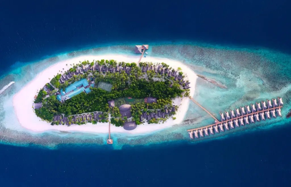 Dreamland Maldives - The Unique Sea & Lake Resort Spa, Hirundhoo (Baa Atol)