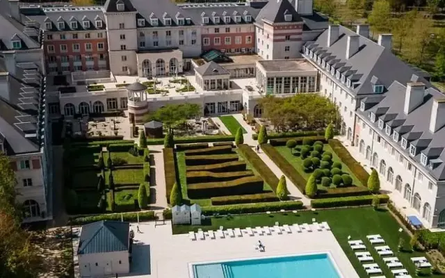 Dream Castle Hotel, Magny-Le-Hongre (Paryż)