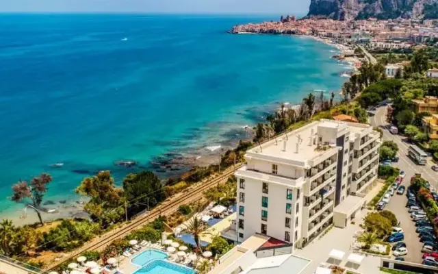 Santa Lucia e Le Sabbie D'oro, Cefalu (Sycylia)