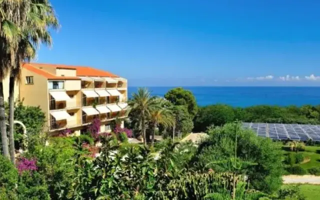 Alberi del Paradiso, Cefalu (Sycylia)
