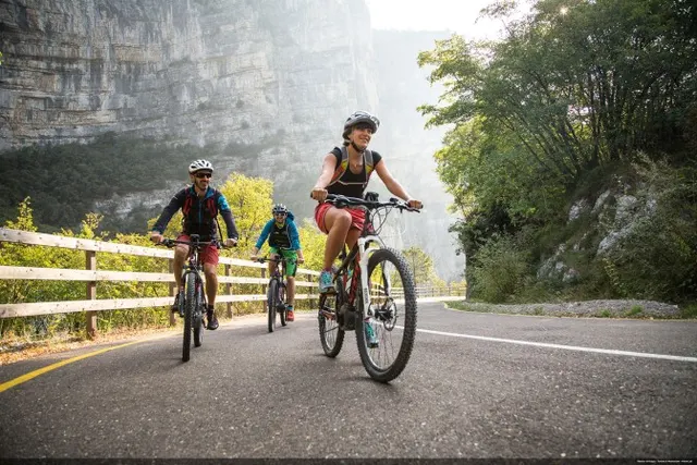 Rowerowe Trentino: od rodzinnych tras po legendarne podjazdy Giro d’Italia