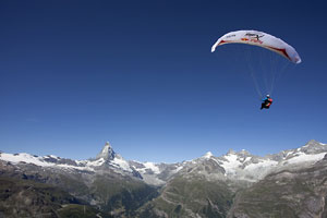 Lżej, szybciej, lepiej? Zmiany technologii paralotniczej na przestrzeni pięciu edycji Red Bull X-Alp